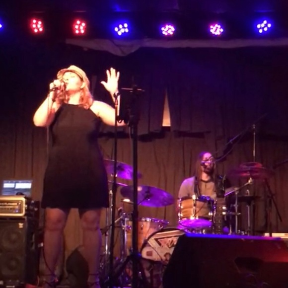 Meet your Posher, Debra - Picture 4 of 12